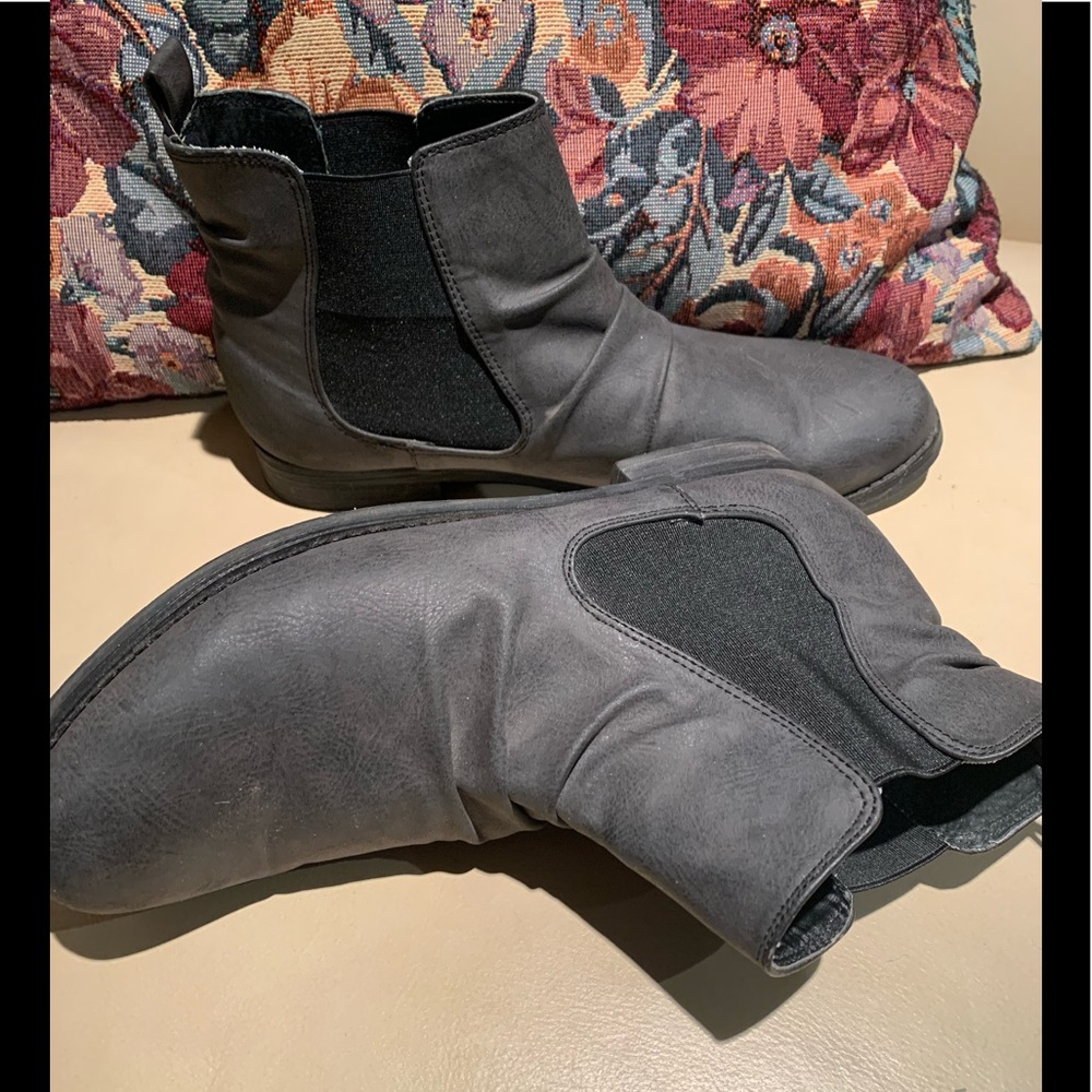 Material Girl Gray Chelsea Ankle Boots 9